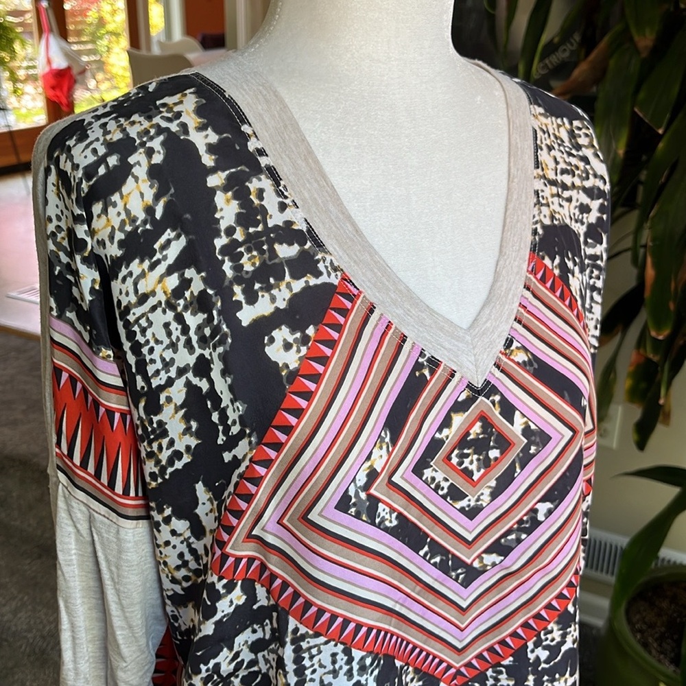 🪶Cabi Aztec Silk Front Blouse Tee Style #768 tan multi size small